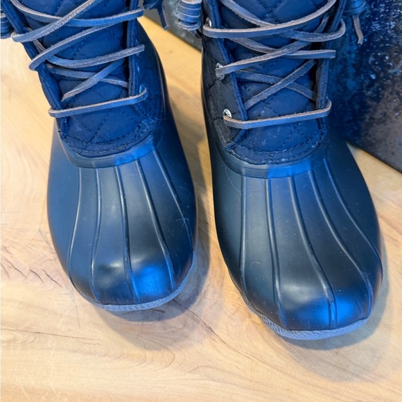 Sperry Women's Saltwater Quilted Duck Boots – Size 6 women’s (EUC) - Picture 2 of 13